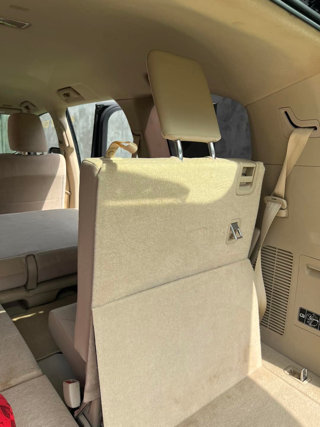 Toyota Landcruser V8 Année 2023 de 7 places – Image 8