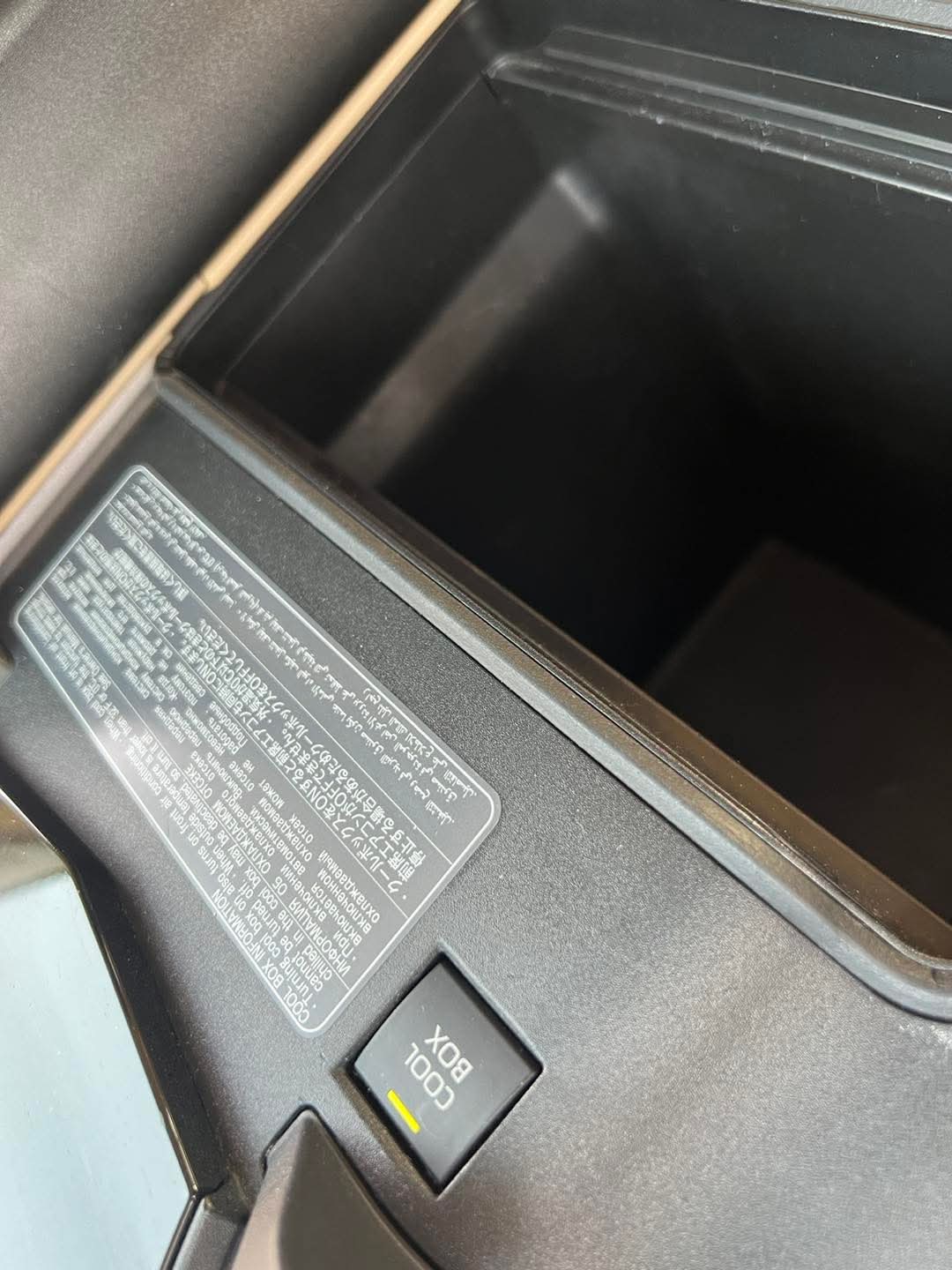 Toyota Landcruser V8 Année 2023 de 7 places – Image 5