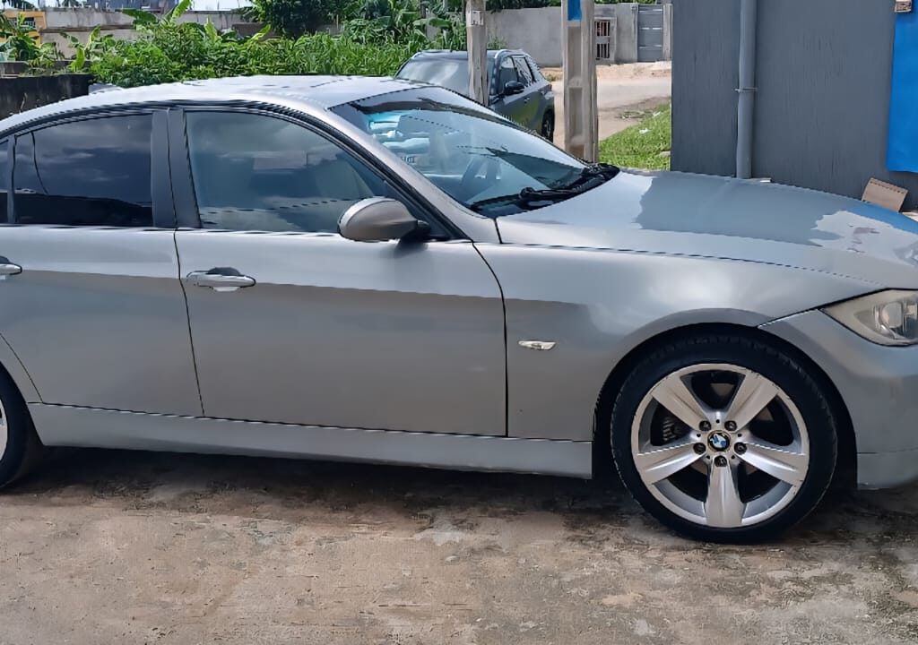 BMW E90 année 2008 auto